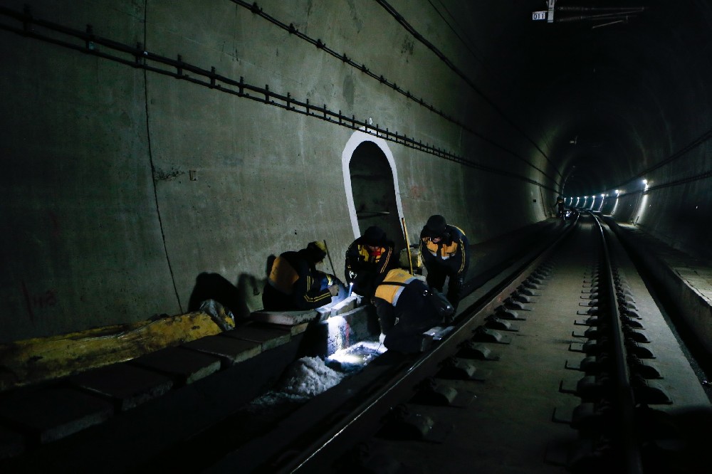 资溪铁路运营隧道病害现状